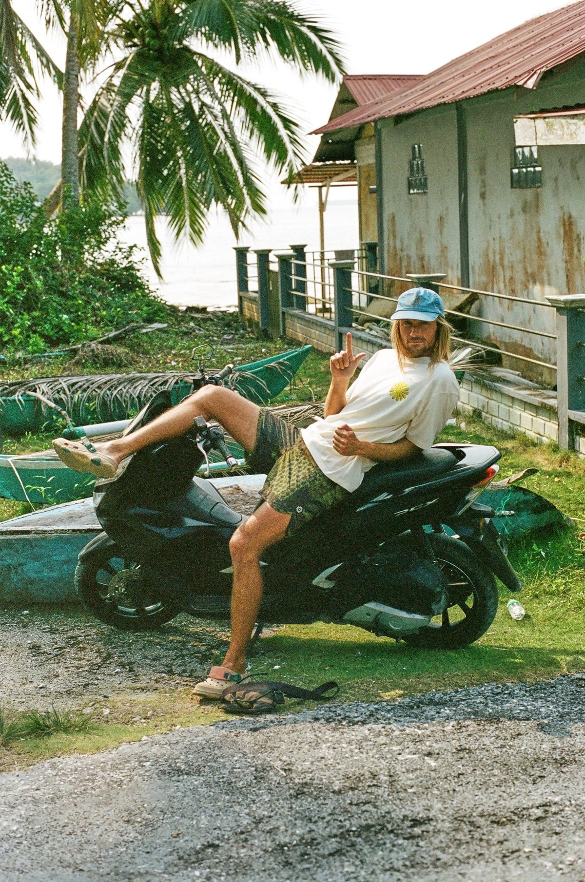 Sun Flower Tee - S - Mollusk Surf Shop