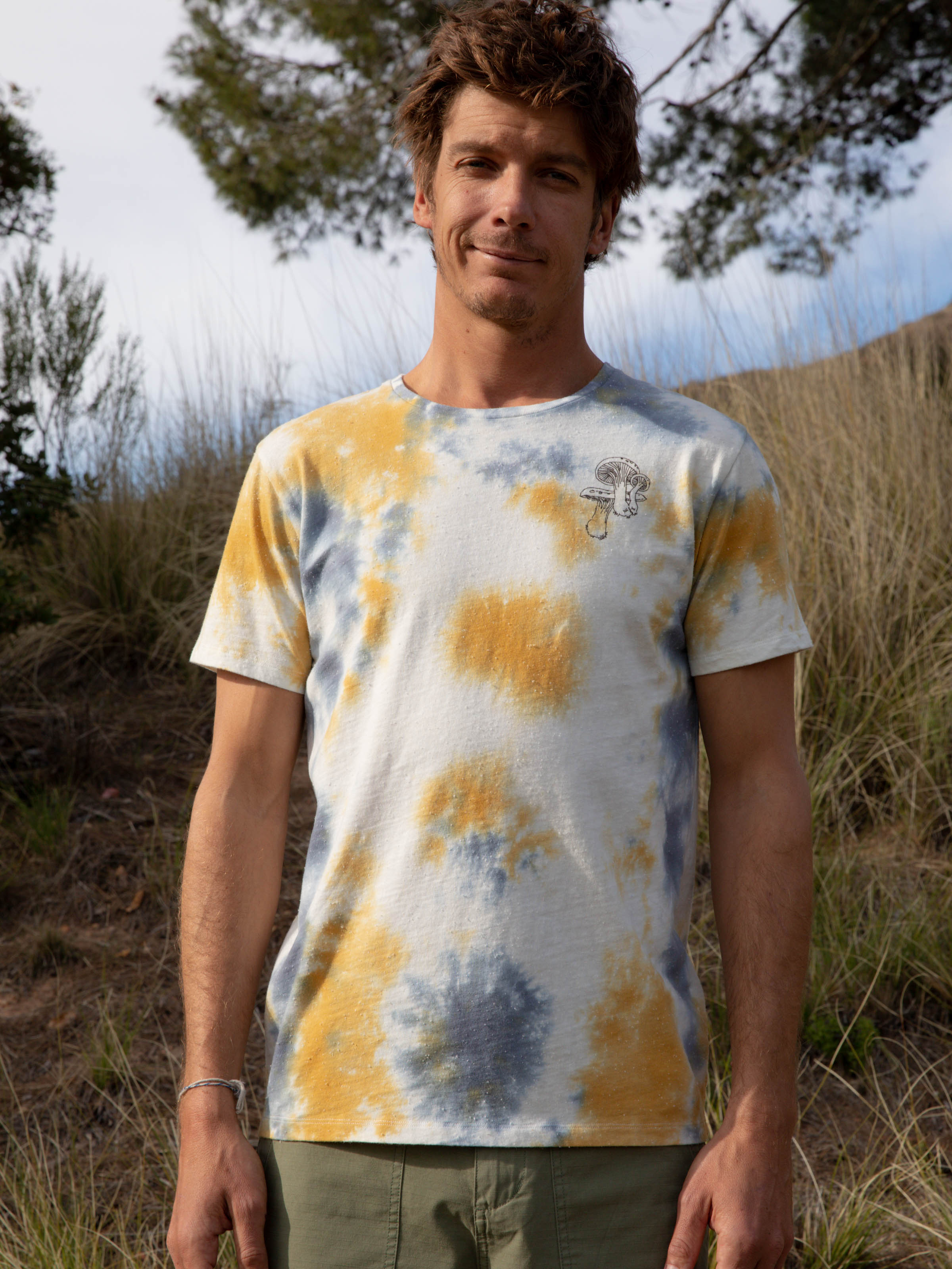 Field Guide Tee - S - Mollusk Surf Shop