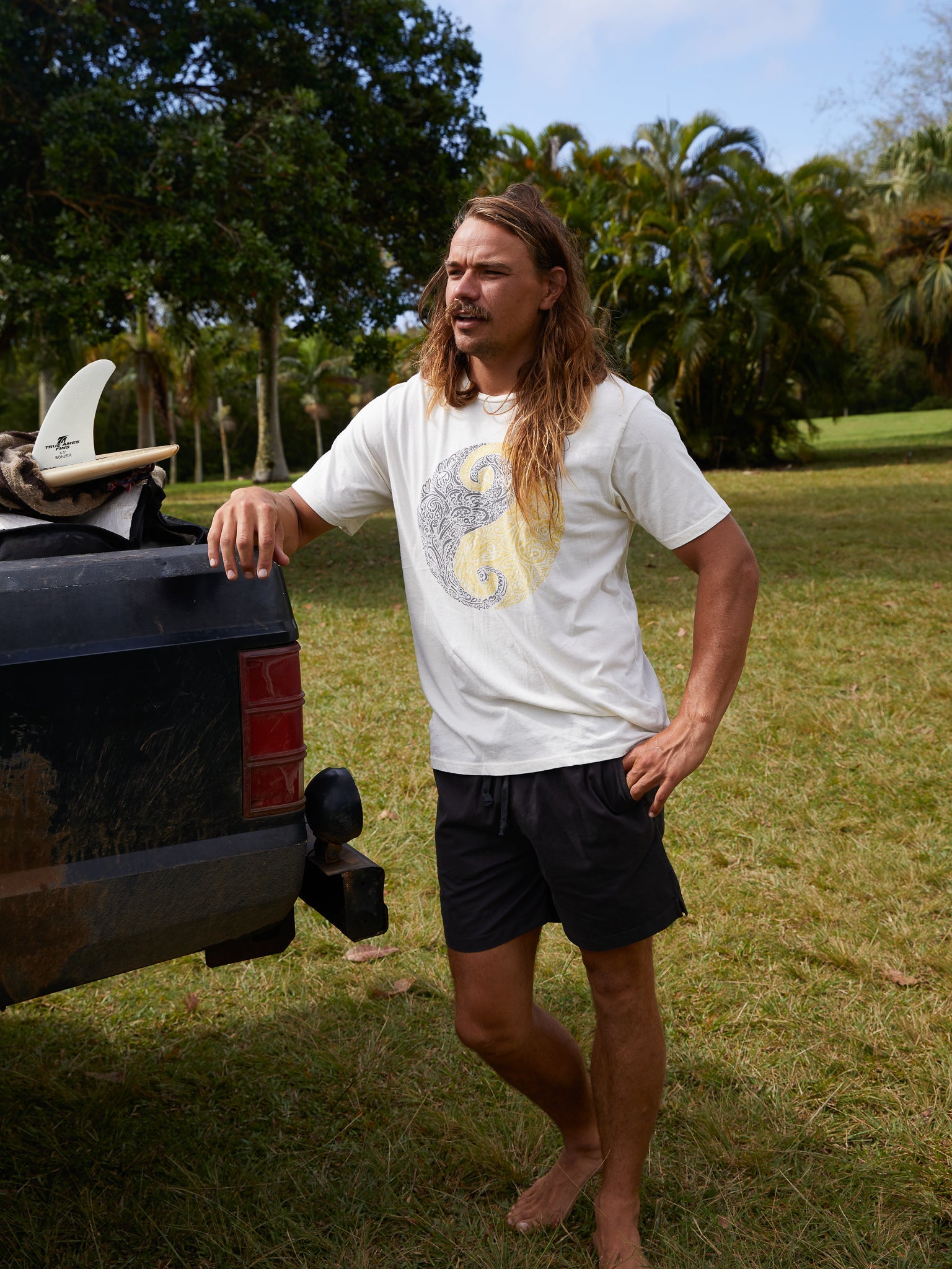 Oneness Tee - S - Mollusk Surf Shop